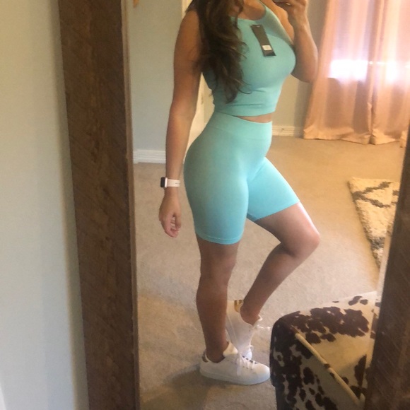 Women's Seamless Racerback Top & Biker Short Set - Picture 3 of 8